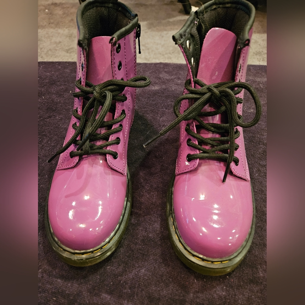 DR. MARTENS BOOTS